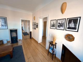 Stadtvilla Oscar 1 OG - Stilvoll sanierte Altbauwohnung in denkmalgeschützter Stadtvilla nahe Elbradweg - 4