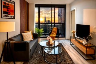 Luxury Collins St Apartment- 2BR w Balcony- High Floor - 8