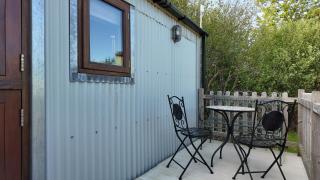 Swanage Shepherds Hut 1 - 5