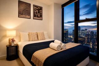 Luxury Collins St Apartment- 2BR w Balcony- High Floor - 1