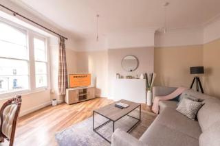 Alma Luxe with Free Parking by Prescott Apartments - 7