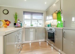 Otters Mead Boutique Lodges - Beetley - 2