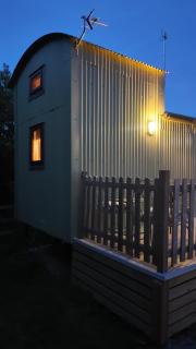 Swanage Shepherds Hut 2 - 4