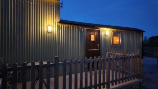 Swanage Shepherds Hut 2 - 6