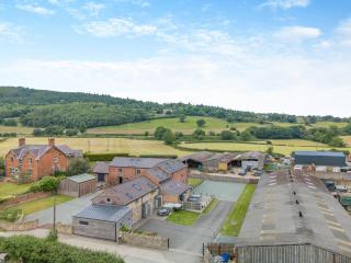 Y Stabl - Uk12742 - 1