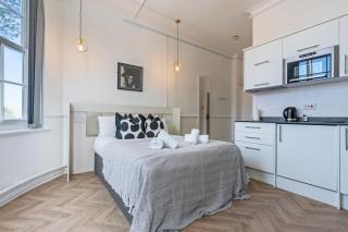 Central Dudley Studio with Smart TV and Parking - 1