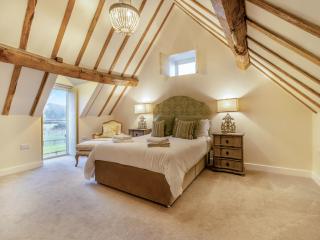 Hares Hollow - Uk33953 - 1
