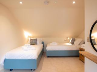 Tree House - Uk7556 - 7