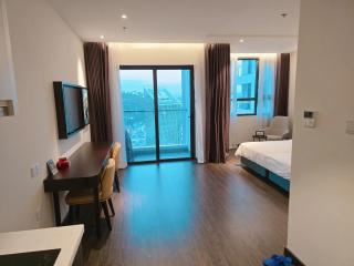 Wanna Stay Hạ Long - 1