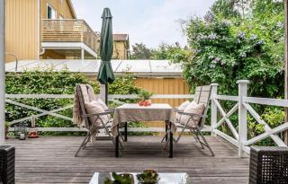 Big house with lovely garden, close to metro and city - 4