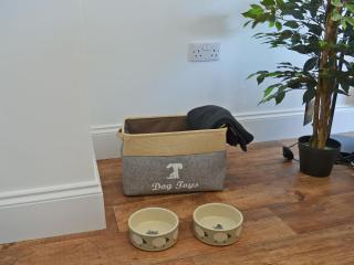 Harry's Den - 4