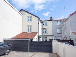 Russell House - 7