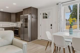 Spacious 5BR Home Parking 10 min Airport - 7
