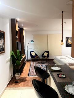 Guests Favourite Cozy Studio Pentasquare DHA 5 - 6