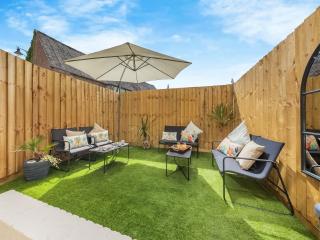 Lansdowne House - 8