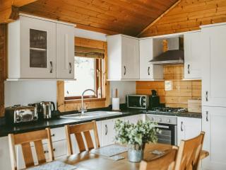 Henning Lodge - Uk31008 - 1