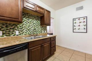 Unit 1 - Modern Roosevelt Row Condo 2BR 1BA Downtown Stay - Phoenix - 9