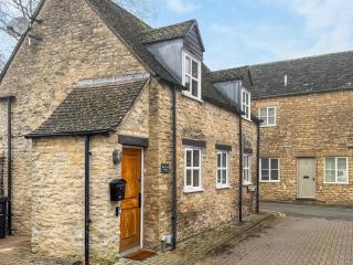 Barton Court Cottage - 0