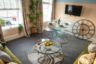 Seaside View 3BR with Beach Access in Central Margate - 9