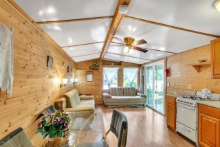 Pocono 2Bedroom Chalet Retreat Near Lake & Pool - 1