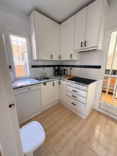 2-Bedroom Bungalow with Roof Terrace - Central La Zenia - Free WiFi - 4