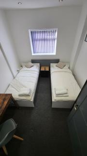Group-Friendly Wifi, Sheffield Flat, sleeps 6 - 1