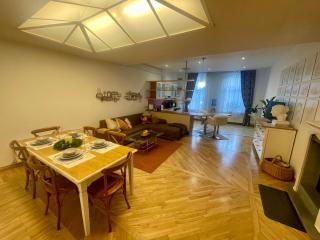 Complete Old Town Sanctuary - Dual Apartments - 0