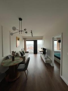 GLOBAL l SKY TOWER l Premium City View Apartments l Panoramic Bathtub l Parking - 1