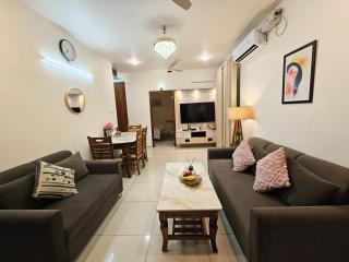 Cherry Blossom Hideaway Elegant 3BHK Cozy Ambience With Pool - 8