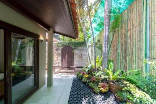 Pool House - 9