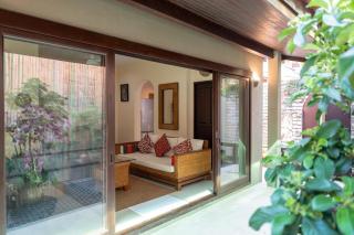 Pool House - 5
