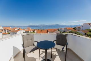 APARTMENTS JELENA 1,2,3,4 & 5 SUPETAR - free parking - Supetar - 1