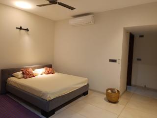 Sunny, Airy and Spacious Place in City Center Gulshan - 7
