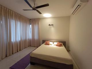 Sunny, Airy and Spacious Place in City Center Gulshan - 0