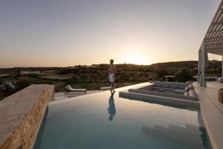 Brand New 4 BDR Villa in South of Paros - 2