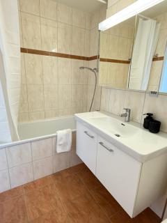 3-Bedroom Family & Business Home Free Parking - 8