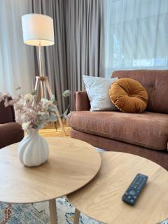 3-Bedroom Family & Business Home Free Parking - 1