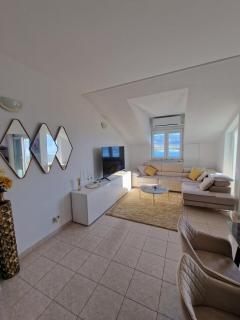 Compass Apartment - 7