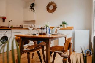 Flat B sleeps 4 very central 2nd Floor Derngate - 9