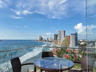 Luxury condo with balcony and front ocean view - 1