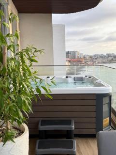 Penthouse, Sea View & Jacuzzi! - 9