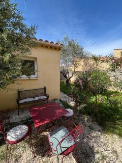 Gîte Lou Sabaï au pied des dentelles de Montmirail, piscine partagée - 5