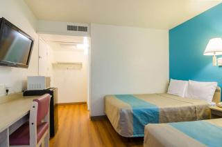 Motel 6-Mitchell, SD - 4