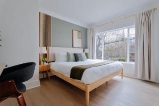 Sleeps 12 3 Kitchen Walk to Link Light Rail - 7