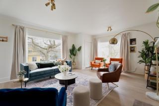 Sleeps 12 3 Kitchen Walk to Link Light Rail - 8