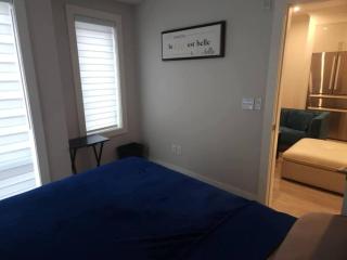 West Side Vancouver Townhome Modern Comfort & Free Street Parking - 2