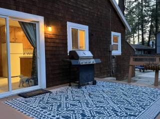 Walk to Lake Tahoe 4BR Cabin, Yard Near Heavenly - 8