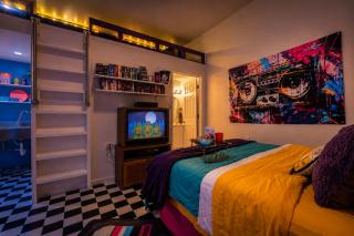 Retro Loft Getaway | 80s, 90s & Farm Vibes - 6