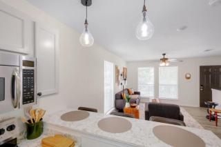 Cozy 2 Bed/15 Bath Duplex Just Blocks from Downtown Biloxi! - 3