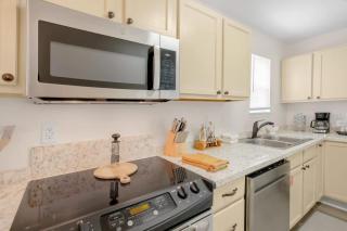 Cozy 2 Bed Duplex Just Blocks from Downtown Biloxi! - 8